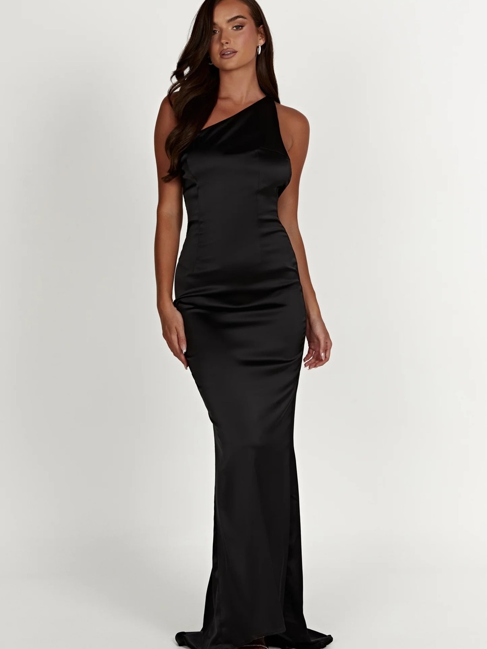 Meshki Harper
One Shoulder Gown - Black
